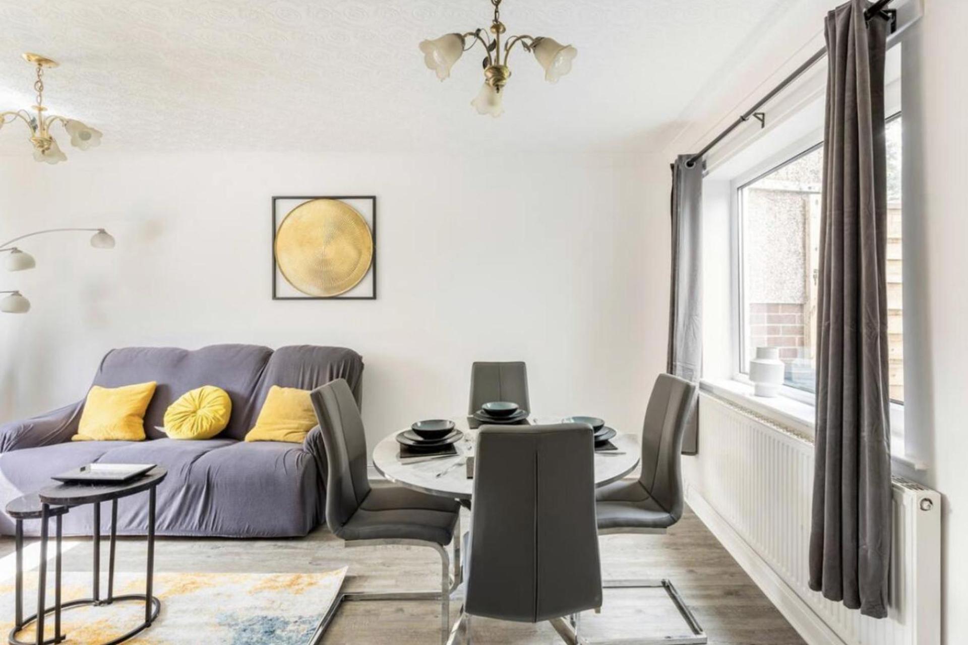 Come & Unwind In Charming 5 Bed House In Blackburn Экстерьер фото